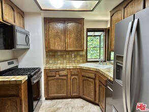 4608 Saloma Ave in Los Angeles, CA - Foto de edificio - Building Photo