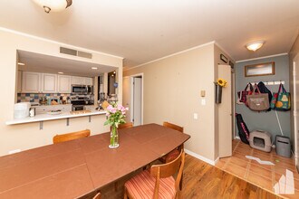 429 W Grant Pl, Unit A in Chicago, IL - Building Photo - Building Photo