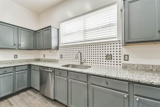 10114 Sand Tracks Ct in Houston, TX - Building Photo - Building Photo