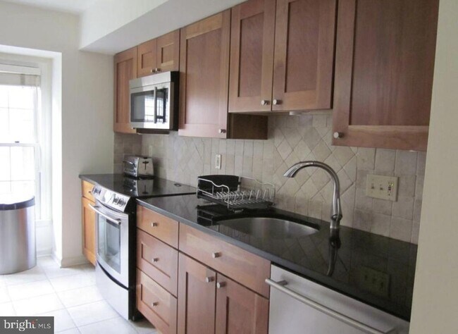 21 Englishman Ct in North Bethesda, MD - Building Photo - Building Photo