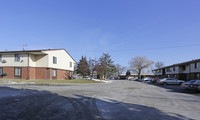 Glen Courts Apartments in Glendale, WI - Foto de edificio - Building Photo