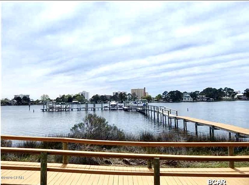 7009 N Lagoon Dr in Panama City, FL - Building Photo