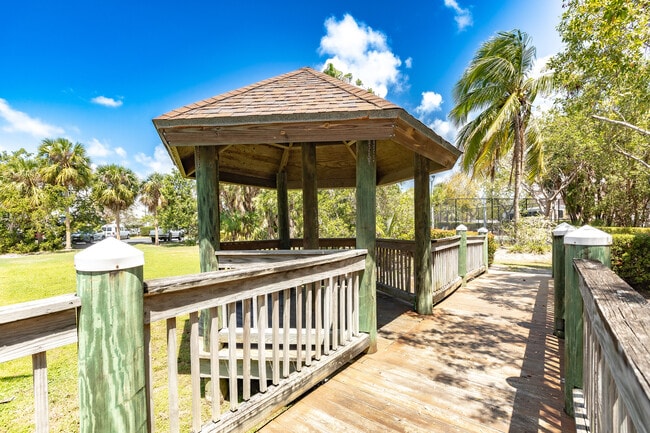 3675 Seaside Dr in Key West, FL - Foto de edificio - Building Photo