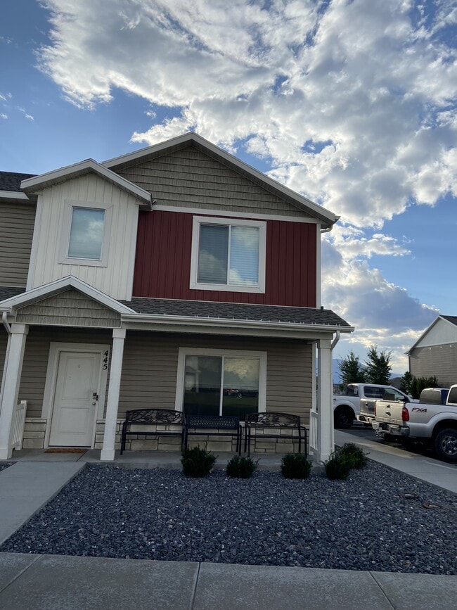 445 S 1540 E in Hyrum, UT - Building Photo - Building Photo