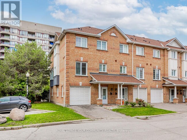 151-151 Townsgate Dr in Vaughan, ON - Building Photo - Building Photo