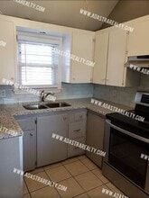 8410 55th Terrace in Mission, KS - Building Photo - Building Photo