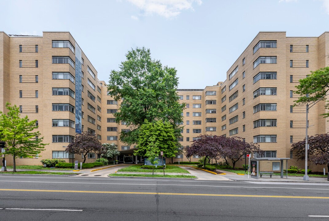 3801 Connecticut Avenue in Washington, DC - Foto de edificio