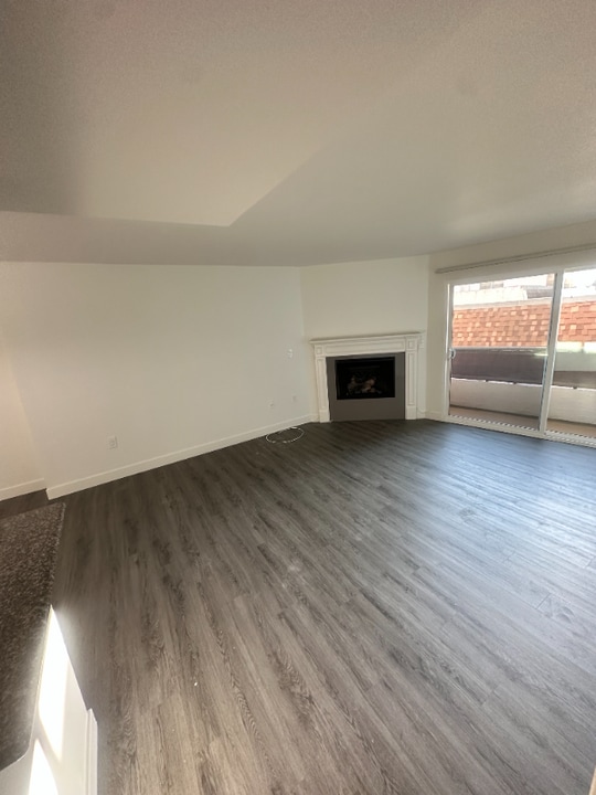 15009 Moorpark St in Los Angeles, CA - Building Photo