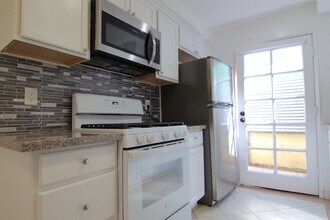 21219 Roscoe Blvd in Los Angeles, CA - Building Photo - Building Photo