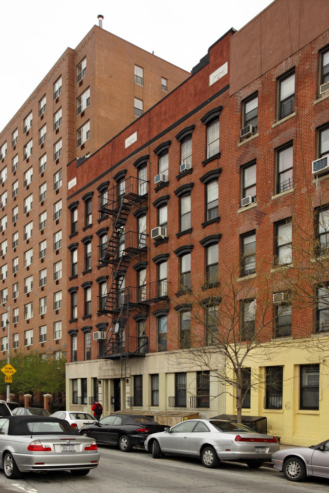 286 E 2nd St in New York, NY - Foto de edificio - Building Photo