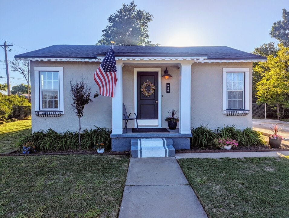 620 Bond St in Clarendon, TX - Building Photo