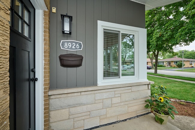 8926 Natoma Ave in Morton Grove, IL - Building Photo - Building Photo