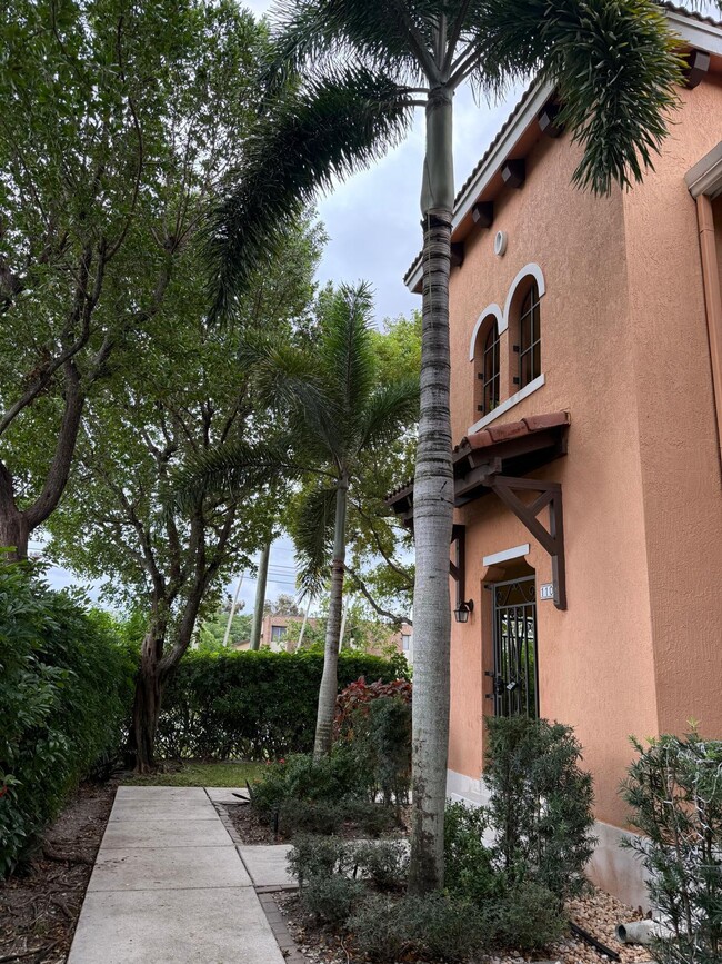 3569 Forest Hill Blvd in West Palm Beach, FL - Building Photo - Building Photo