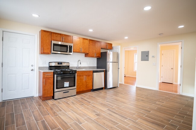 30 Elm St, Unit 3 in Newark, NJ - Building Photo - Building Photo