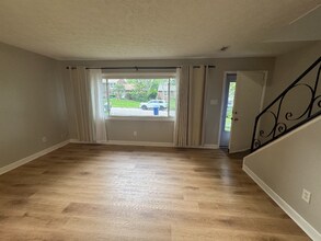 1069 Caniff Rd in Columbus, OH - Building Photo - Building Photo