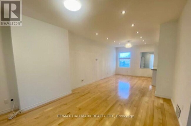 228 Gainsborough Rd in Toronto, ON - Building Photo - Building Photo