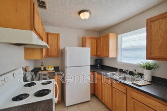 1121 La Marche Dr in Jacksonville, FL - Building Photo - Building Photo