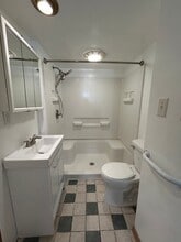 1429 Monroe St in Quincy, IL - Building Photo - Building Photo