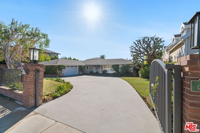 property at 14972 Camarosa Dr