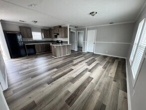 240 Creek Water Cir in Town 'n' Country, FL - Building Photo - Building Photo