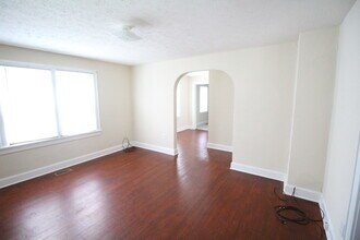 2205 N Glenwood Ave in Muncie, IN - Foto de edificio - Building Photo