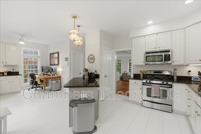 6400 Gladys May Ln in Alexandria, VA - Building Photo - Building Photo