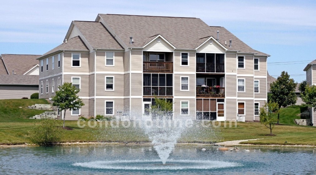 1575 Oakfield Dr in Ann Arbor, MI - Building Photo