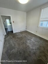 525 E Lackawanna Ave in Olyphant, PA - Building Photo - Building Photo