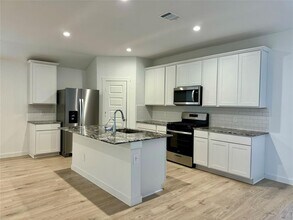 1611 Fleetwood Xing in Fresno, TX - Building Photo - Building Photo