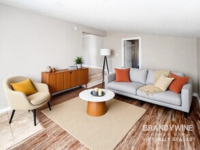 7227 Stonehurst Rd N in Jacksonville, FL - Foto de edificio - Building Photo