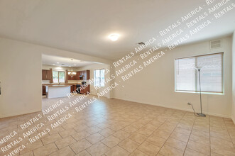 1081 W Deoni Trail in San Tan Valley, AZ - Building Photo - Building Photo