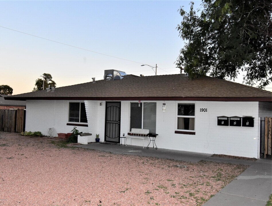 1901 W Weldon Ave-Unit -3 in Phoenix, AZ - Building Photo