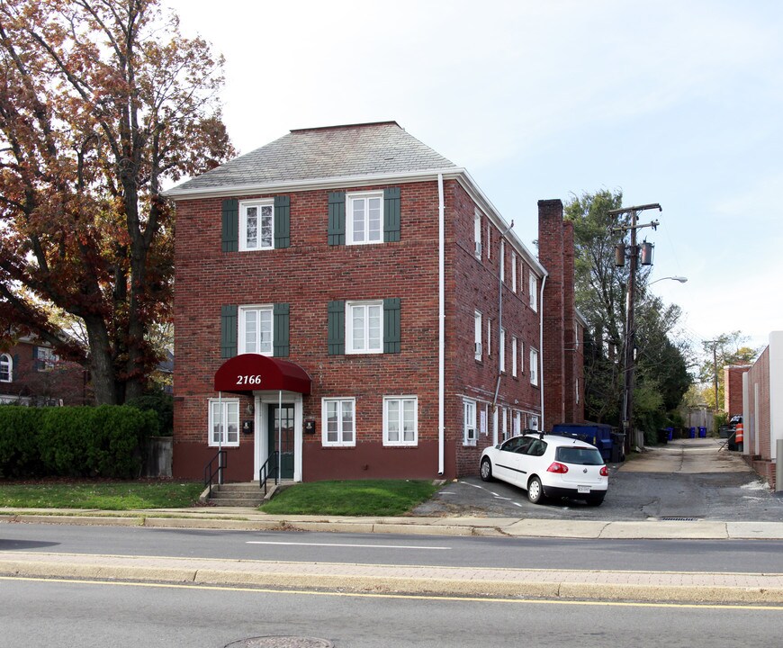 2166 N Glebe Rd in Arlington, VA - Foto de edificio