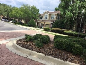 5663 Greenland Rd in Jacksonville, FL - Foto de edificio - Building Photo