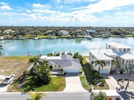 309 Buttonwood Ln in Largo, FL - Building Photo