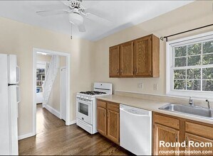 53 Henderson St in Arlington, MA - Foto de edificio - Building Photo