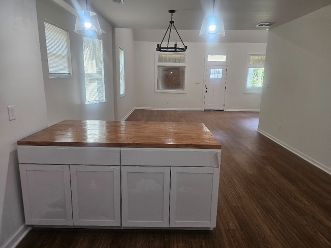 property at 998 S Willett St