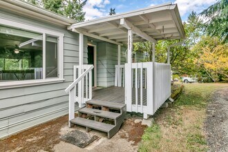 1760 Sidney Ave in Port Orchard, WA - Building Photo - Building Photo