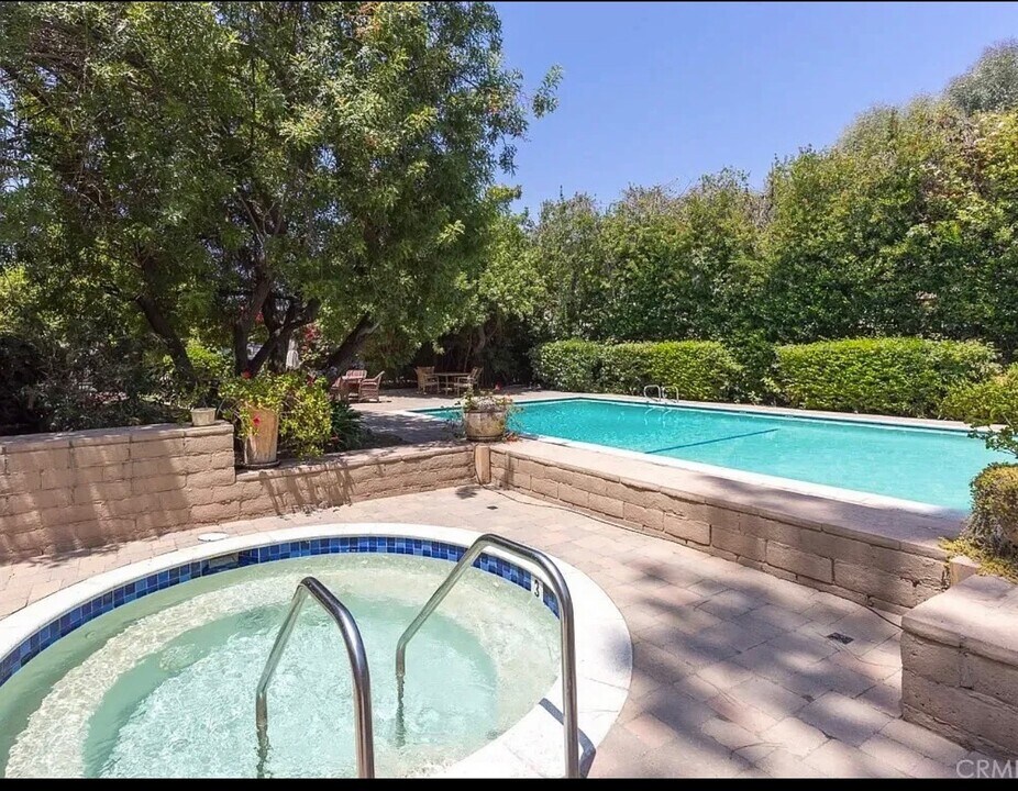 16866 Kingsbury St in Los Angeles, CA - Building Photo