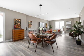 322 N Summit St in Indianapolis, IN - Building Photo - Building Photo