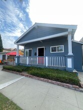 122 10th St in Seal Beach, CA - Building Photo - Building Photo