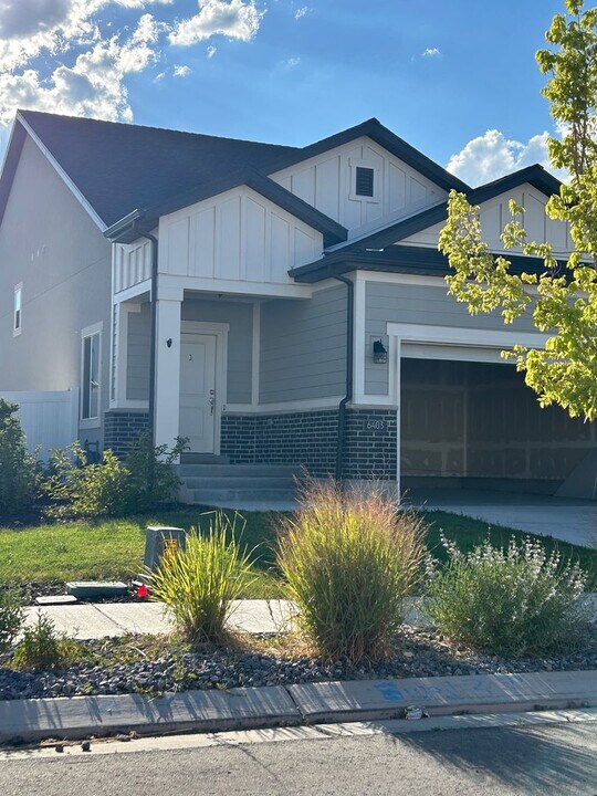 6403 N Wanlass Hl in Eagle Mountain, UT - Building Photo
