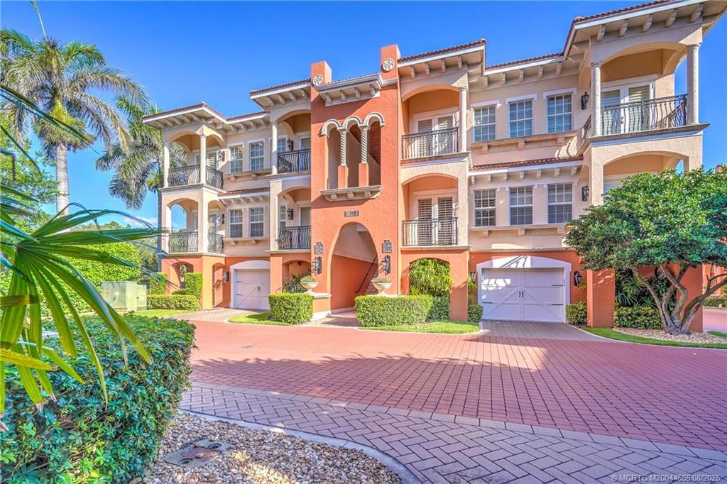 1528 NE Outrigger Landings Dr in Jensen Beach, FL - Building Photo