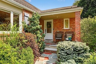 70 Atherstone Rd in Scarsdale, NY - Building Photo - Building Photo