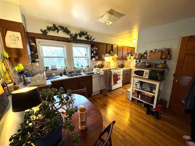 21 Sartwell Ave, Unit 3
