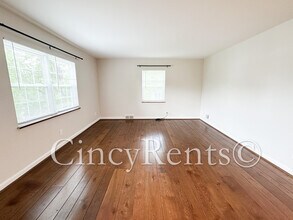 6239 Crestview Plz, Unit 2 in Cincinnati, OH - Building Photo - Building Photo
