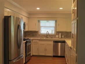 625 Augusta Dr in Huntsville, TX - Building Photo - Building Photo