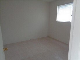 633 NW 11th Ave, Unit 2 in Fort Lauderdale, FL - Building Photo