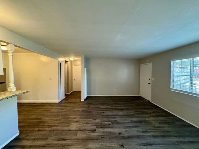 17392 Queens Ln in Huntington Beach, CA - Building Photo - Building Photo