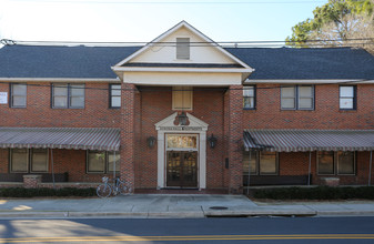 Auburn Hall in Auburn, AL - Foto de edificio - Building Photo